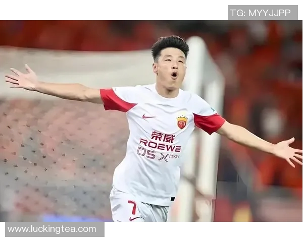 武磊精彩表现梅开二度助力上海海港赢得重要胜利