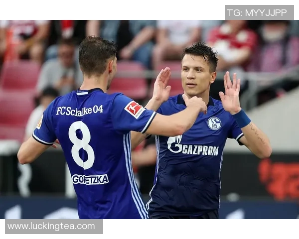 沙尔克04再胜科隆,保持领先优势稳如磐石 沙尔克04再胜科隆,保持领先优势稳如磐石